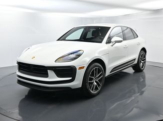 Certified 2024 Porsche Macan image 1