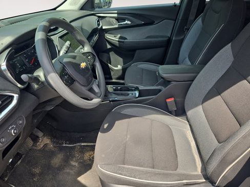 Used 2023 Chevrolet TrailBlazer LT FWD image 9