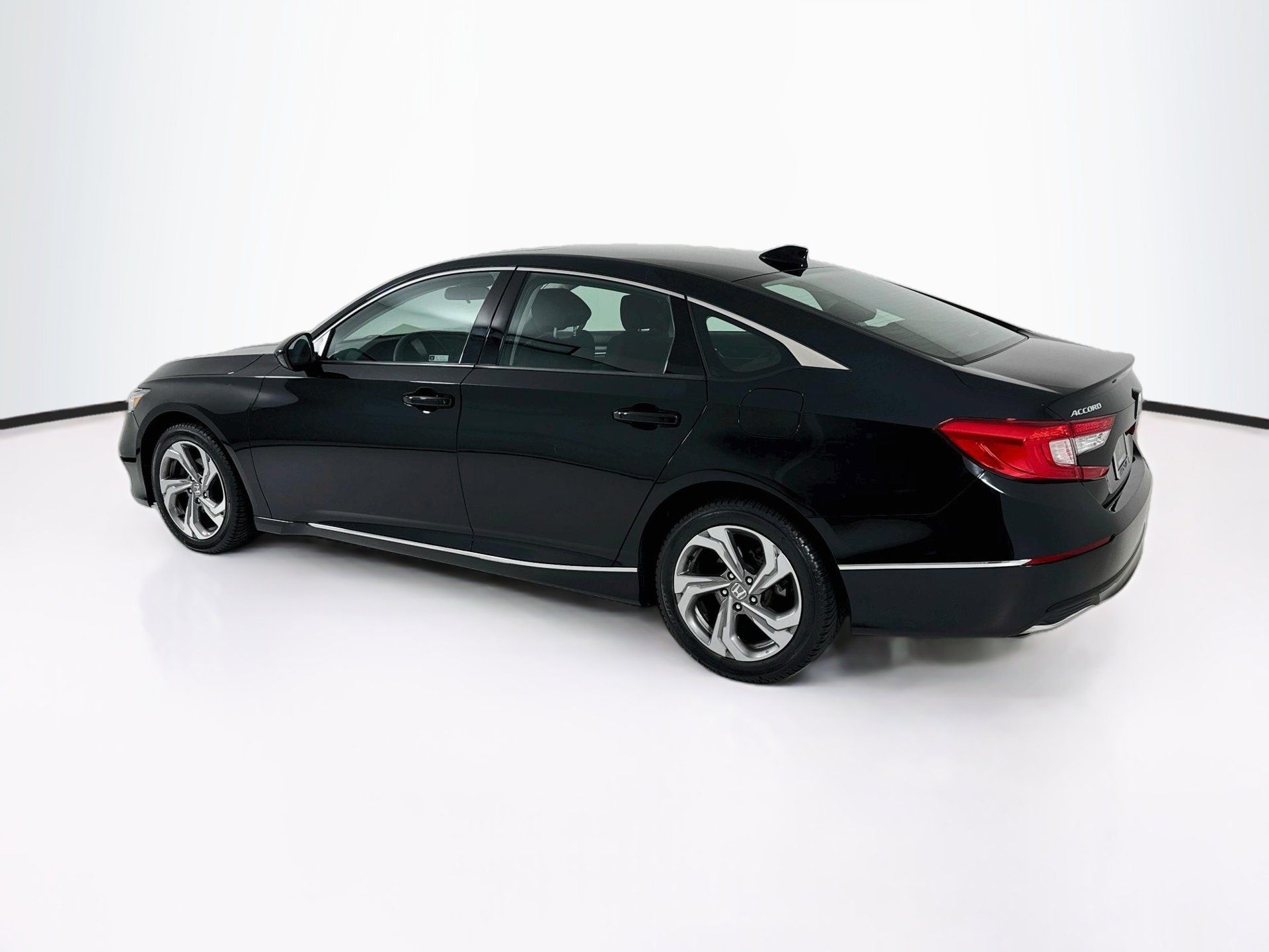 Used 2018 Honda Accord EX image 6