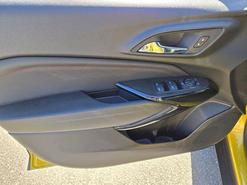 Used 2025 Chevrolet Trax RS w/ Sunroof Package FWD image 24