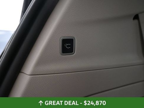 Used 2023 Chrysler Pacifica Limited FWD image 27