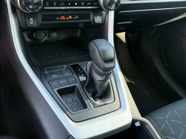 Used 2025 Toyota RAV4 XLE FWD image 19