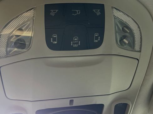 Used 2020 Chrysler Pacifica Limited FWD image 22