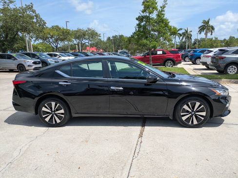 Used 2022 Nissan Altima 2.5 SV AWD/4WD image 3