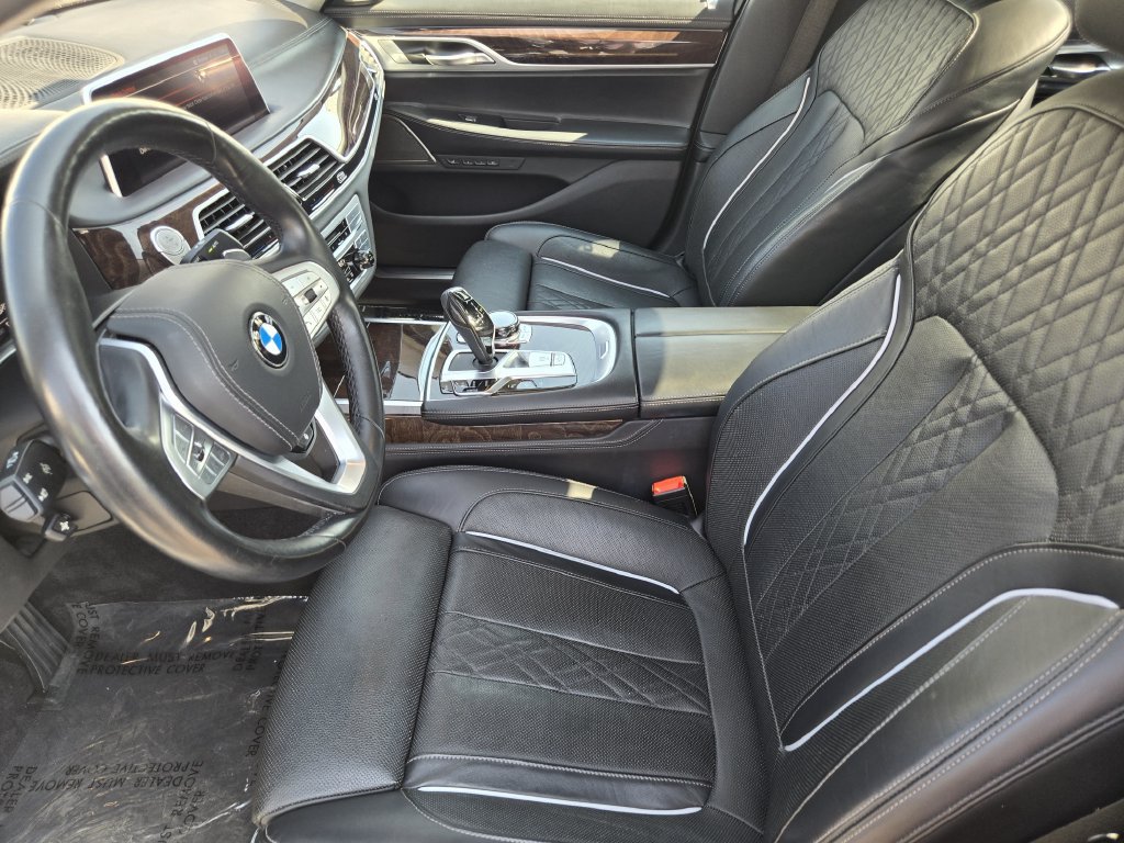 Used 2020 BMW 750i xDrive w/ Executive Package AWD/4WD image 14
