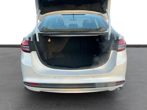 Used 2018 Ford Fusion SE w/ Equipment Group 201A image 24