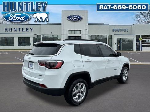 Used 2025 Jeep Compass Latitude w/ Sun & Sound Group image 5