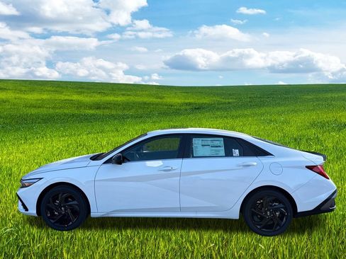 New 2026 Hyundai Elantra SEL Sport Premium FWD image 9