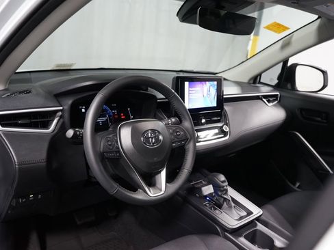 Certified 2026 Toyota Corolla Cross LE image 9