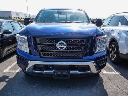 Used 2020 Nissan Titan SV w/ SV Convenience Package RWD image 5