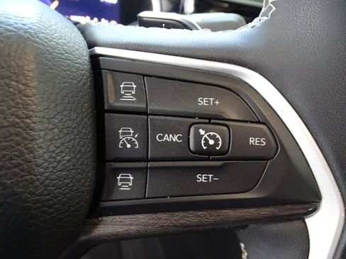 Certified 2023 Jeep Grand Cherokee L Limited w/ Luxury Tech Group II AWD/4WD image 8