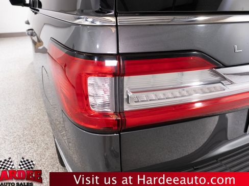 Used 2021 Lincoln Navigator Reserve RWD image 9