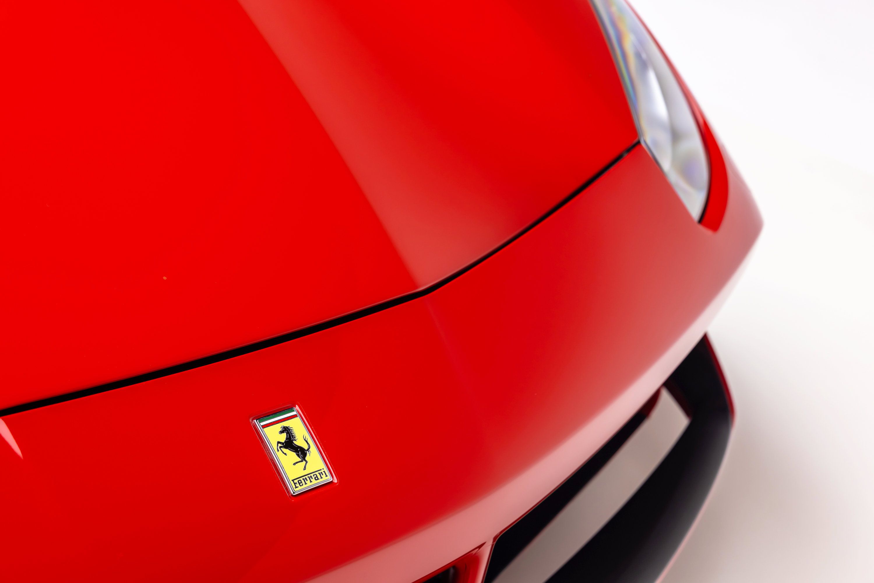 Certified 2018 Ferrari 488 GTB RWD image 30