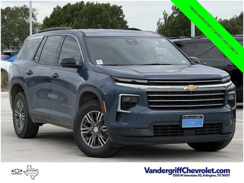 Certified 2024 Chevrolet Traverse LT FWD image 2