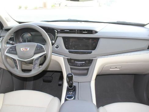 Used 2020 Cadillac XT5 Premium Luxury image 17