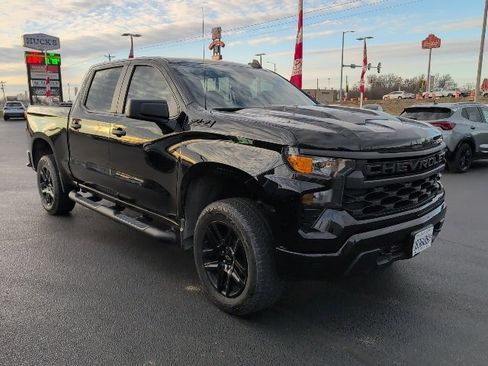 Used 2024 Chevrolet Silverado 1500 Custom Trail Boss w/ Turbomax Blackout Package image 2