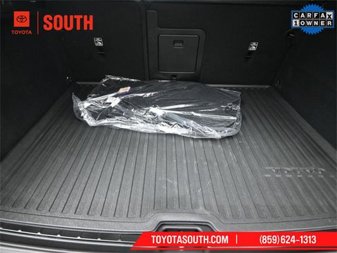 Used 2024 Volvo XC60 B5 Core image 24