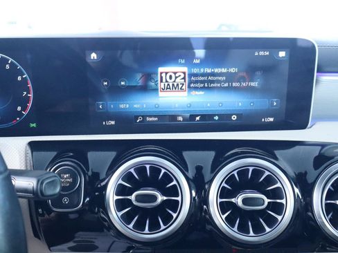 Used 2020 Mercedes-Benz CLA 250 image 24
