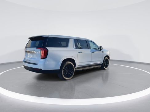 Used 2022 GMC Yukon XL SLT w/ SLT Luxury Package image 8