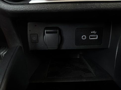 Used 2025 Nissan Versa SV FWD image 23