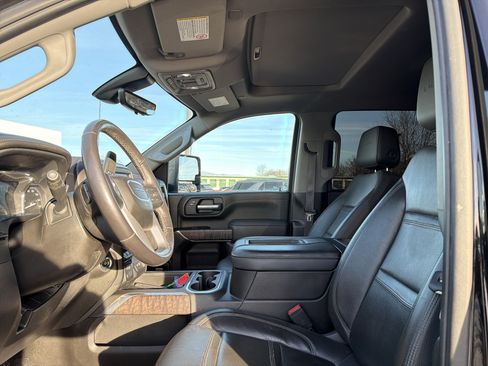 Used 2022 GMC Sierra 3500 Denali w/ Denali Black Diamond Edition image 12