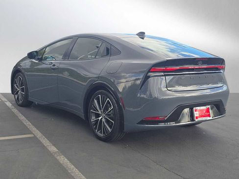 Used 2025 Toyota Prius XLE image 5