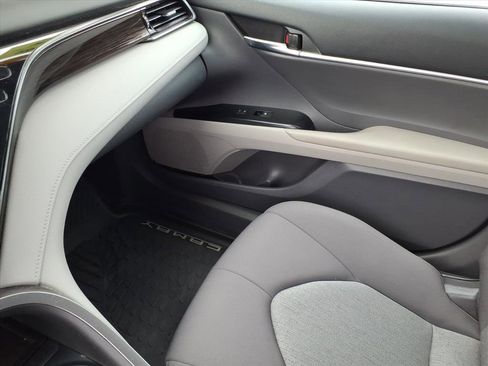 Used 2020 Toyota Camry LE FWD image 37