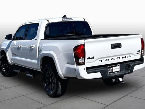 Used 2023 Toyota Tacoma SR5 AWD/4WD image 12