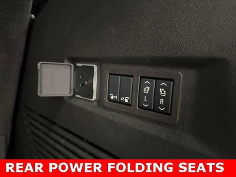 Used 2024 Chevrolet Tahoe Z71 w/ Luxury Package image 35