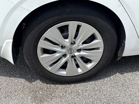 Certified 2025 Nissan Sentra S FWD image 35