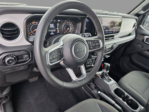Certified 2025 Jeep Wrangler Unlimited Sahara AWD/4WD image 10
