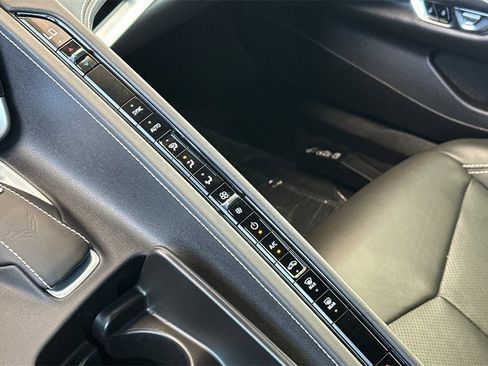 Used 2024 Chevrolet Corvette Stingray Coupe w/ Z51 Performance Package image 21