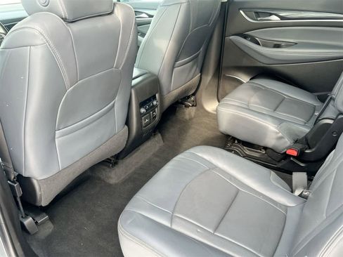 Used 2018 Buick Enclave Essence image 18