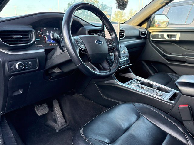Used 2020 Ford Explorer XLT w/ Equipment Group 202A AWD/4WD image 14