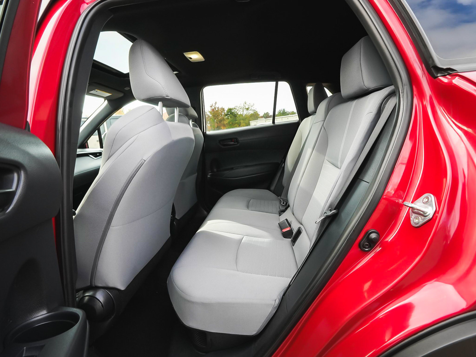 Used 2023 Toyota Corolla Cross AWD Hybrid w/ Moonroof Package image 34