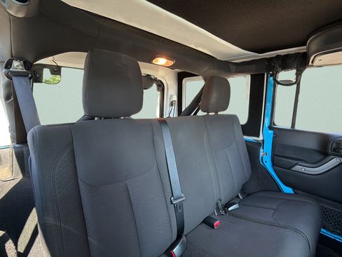 Used 2018 Jeep Wrangler Unlimited Sport S AWD/4WD image 34