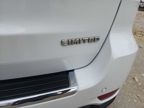 Used 2018 Jeep Grand Cherokee Limited image 8