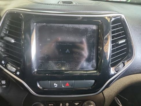 Used 2019 Jeep Cherokee Limited AWD/4WD image 16
