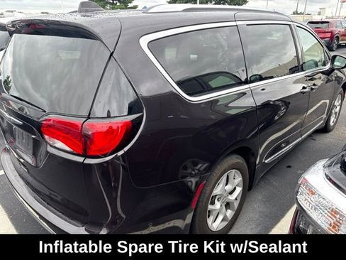 Used 2017 Chrysler Pacifica Touring-L Plus w/ Advanced Safetytec Group FWD image 6