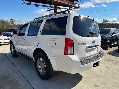 Used 2009 Nissan Pathfinder SE w/ Premium Pkg image 9