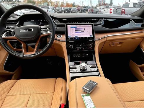 New 2025 Jeep Grand Cherokee Summit image 6