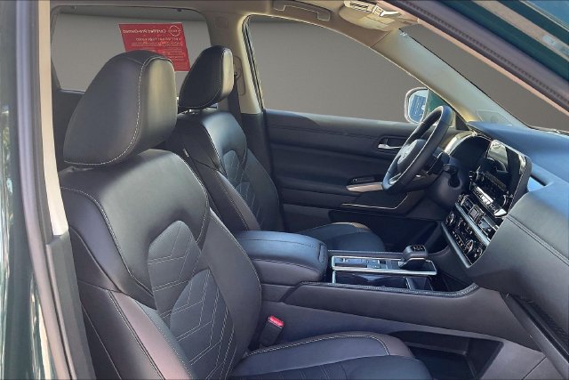 Certified 2024 Nissan Pathfinder Platinum w/ Cargo Package FWD image 7