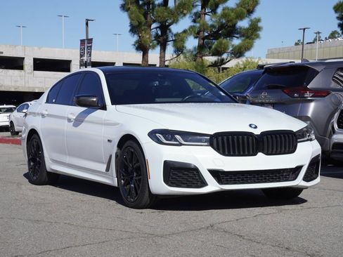 Used 2022 BMW 530e w/ M Sport Package image 2