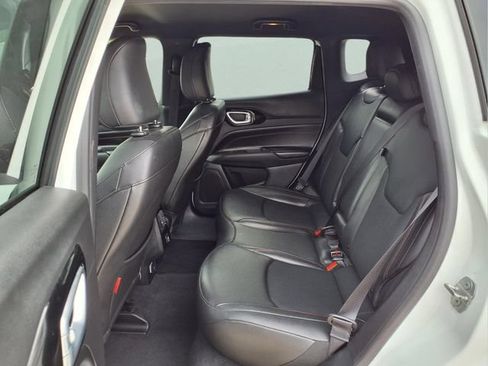 Used 2025 Jeep Compass Trailhawk AWD/4WD image 9