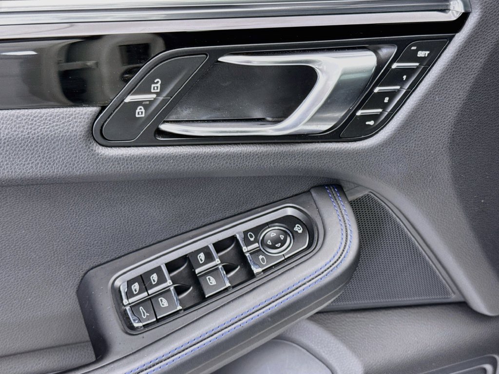 Used 2023 Porsche Macan AWD/4WD image 22