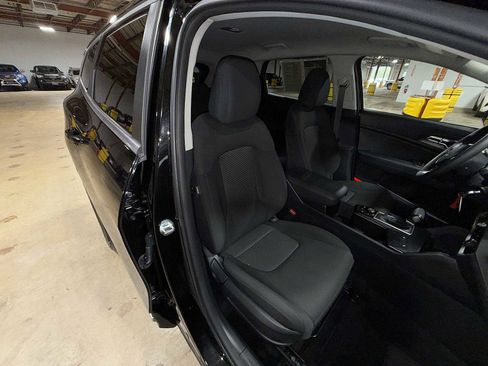 Used 2024 Kia Sportage LX image 16