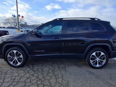 Certified 2022 Jeep Cherokee Limited w/ Elite Package image 5