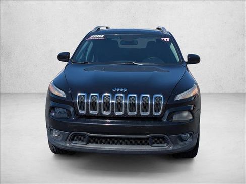 Used 2017 Jeep Cherokee Latitude AWD/4WD image 2