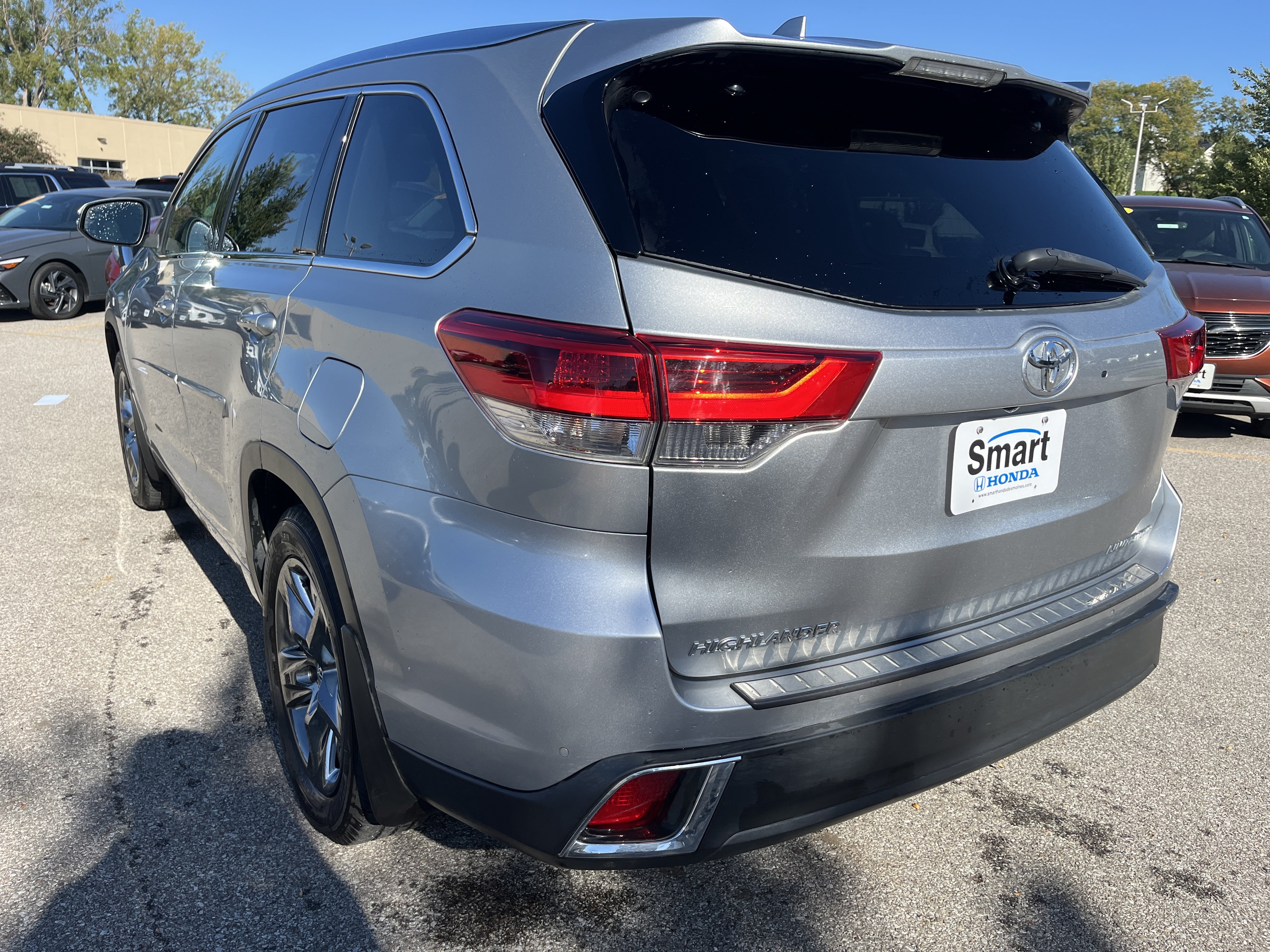 Used 2017 Toyota Highlander Limited Platinum AWD/4WD image 5