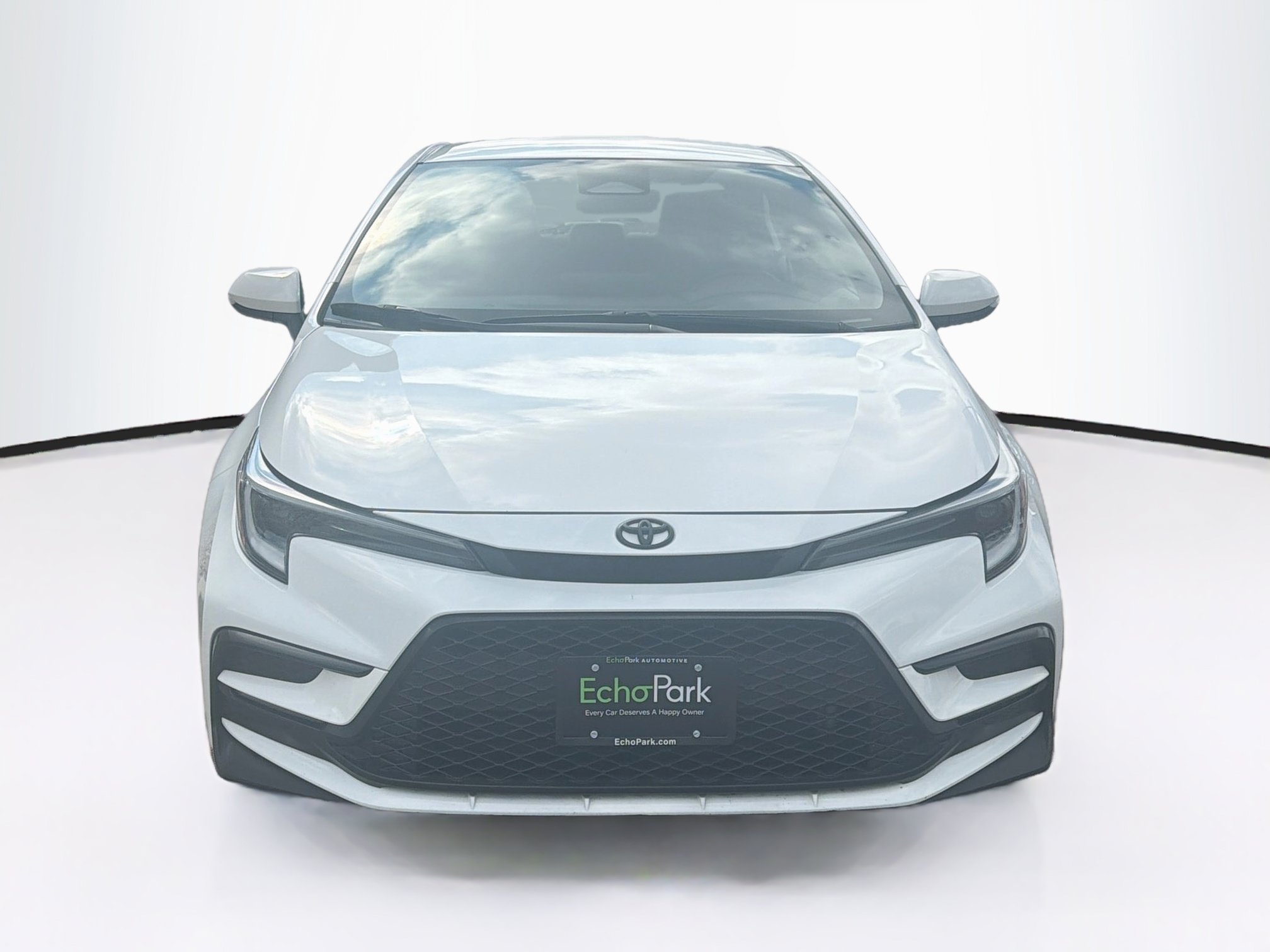 Used 2025 Toyota Corolla SE FWD image 2